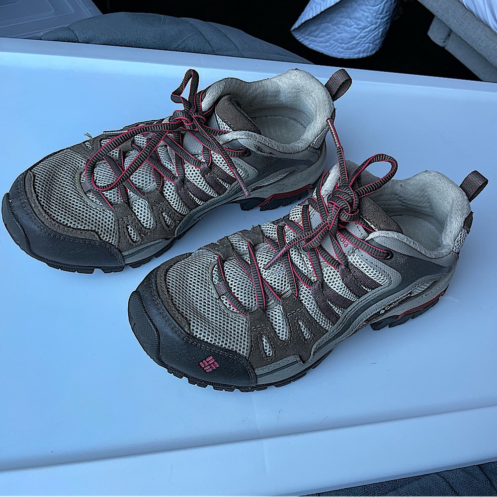 Columbia Waterproof Hiking Shoe Women's Size 8 Gray Hiker Outdoor Sneaker